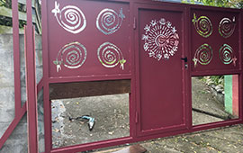 portail rectangulaire gravé avec motifs design