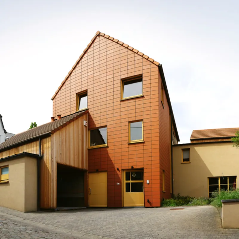 Je suis conquise par mon portail en aluminium, merci Alumax Réunion.