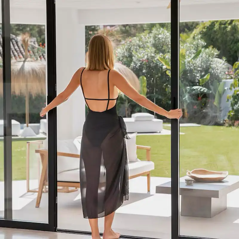 Professionnalisme, qualité et souci du détail, voilà ce qui définit Alumax Réunion. Ma porte en aluminium est superbe et ultra résistante.